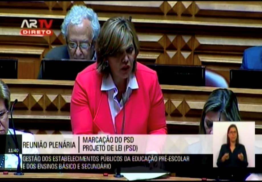 Deputada Lúcia Silva no Plenário da AR
